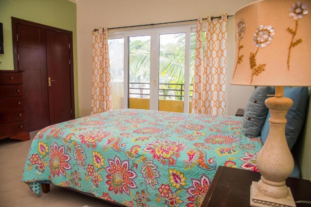 Апартаменты Maribella@Crystal Cove Ocho Rios Stanmore Grove Экстерьер фото
