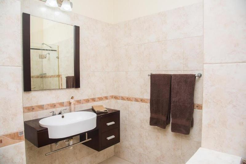 Апартаменты Maribella@Crystal Cove Ocho Rios Stanmore Grove Экстерьер фото